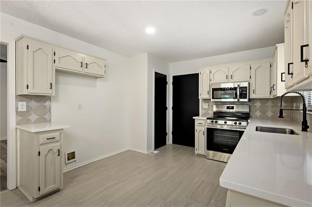 821 Heather Drive — photo 11