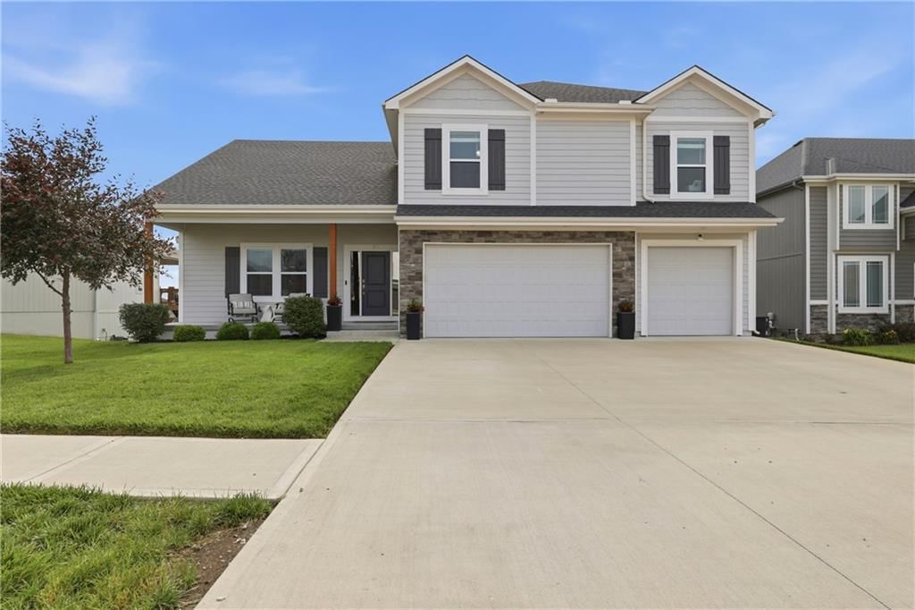 1809 NW Nicholas Drive — photo 1