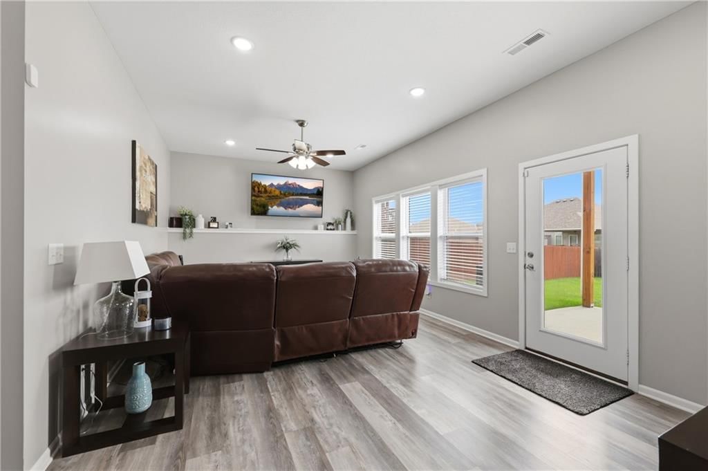 1809 NW Nicholas Drive — photo 18