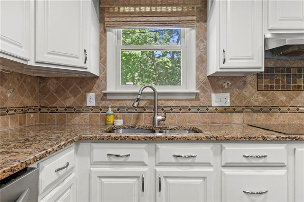 7729 Windsor Street — photo 21