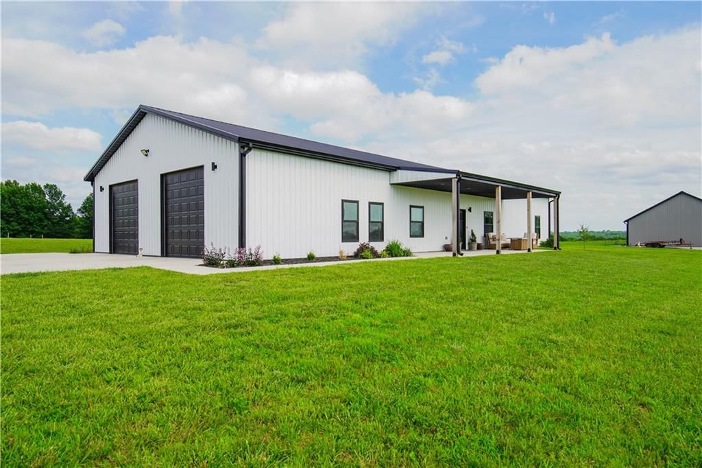 8009 S Enochs Mills Road — photo 2