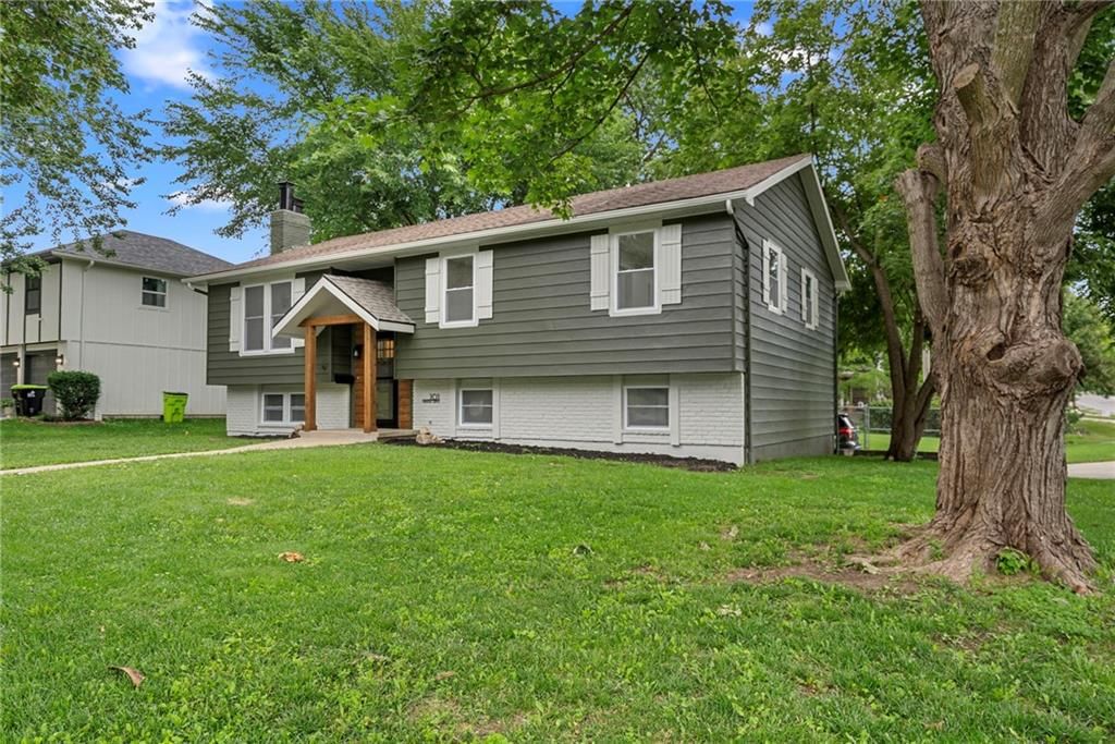 101 Manor Drive — photo 2