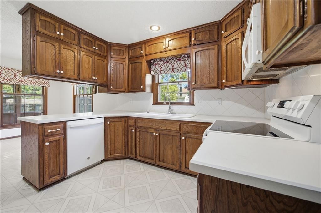 8500 W 72nd Street — photo 17