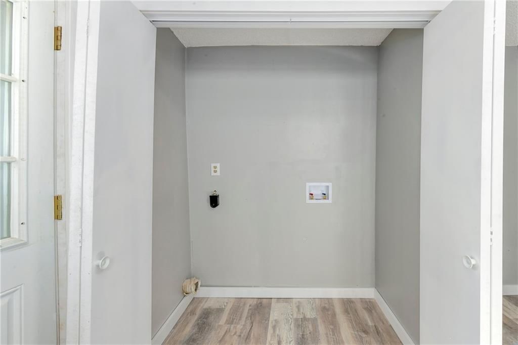 111 E Dryden Street — photo 15