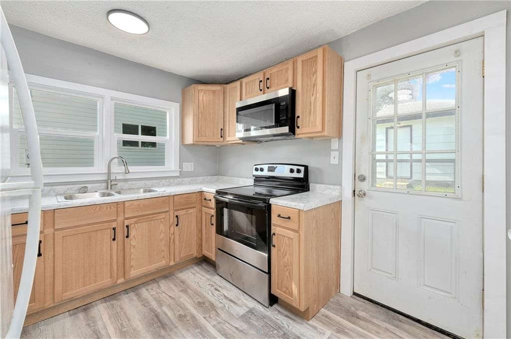 111 E Dryden Street — photo 16