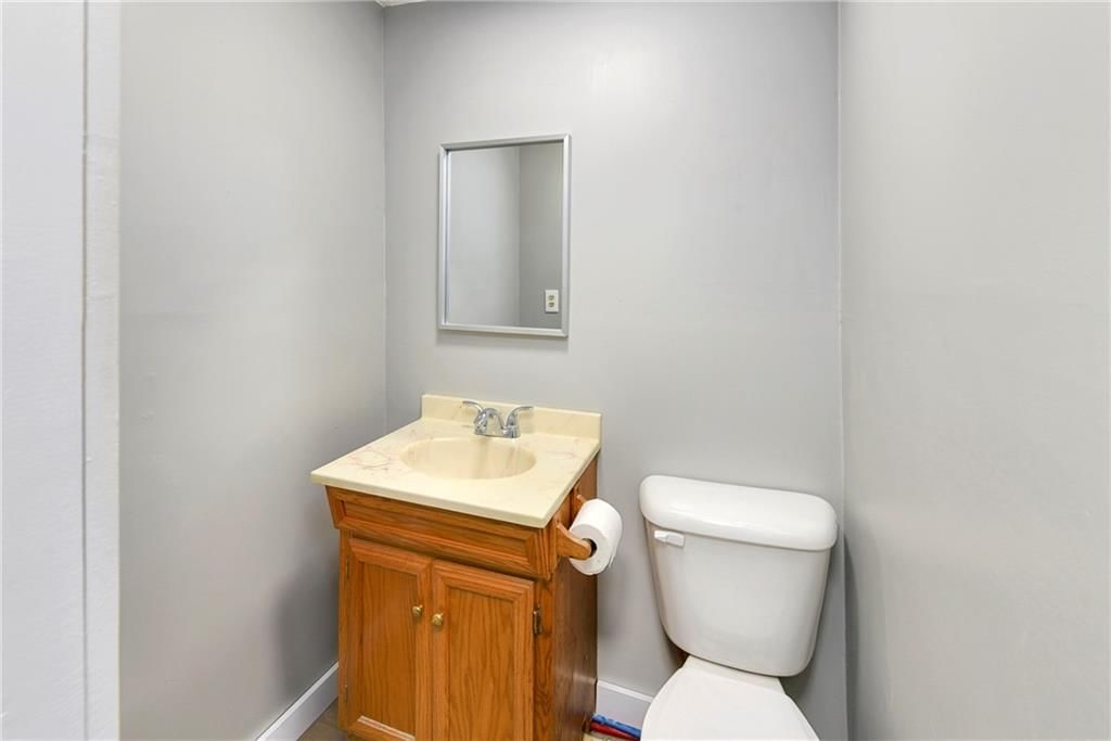 111 E Dryden Street — photo 17