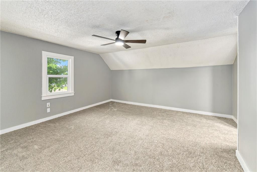 111 E Dryden Street — photo 22