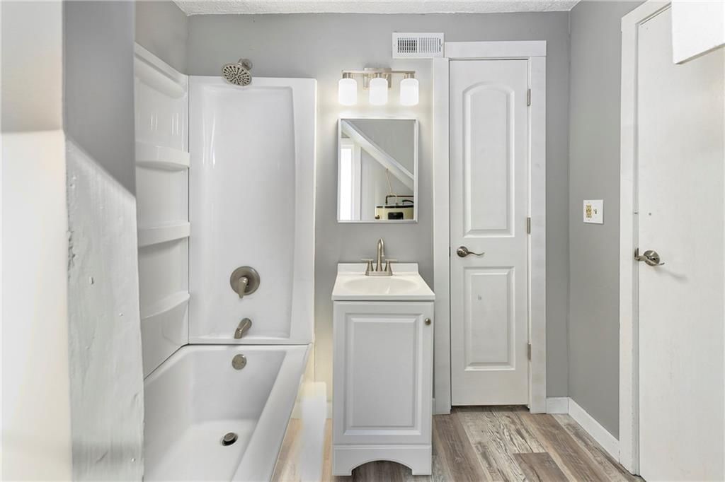 111 E Dryden Street — photo 24