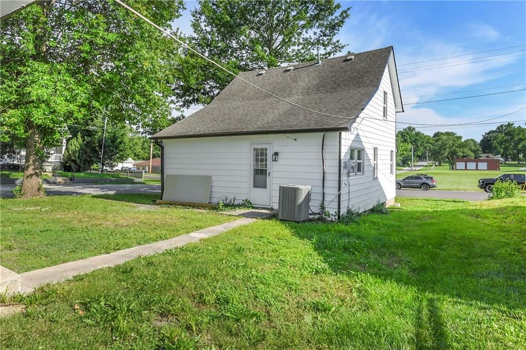 111 E Dryden Street — photo 30