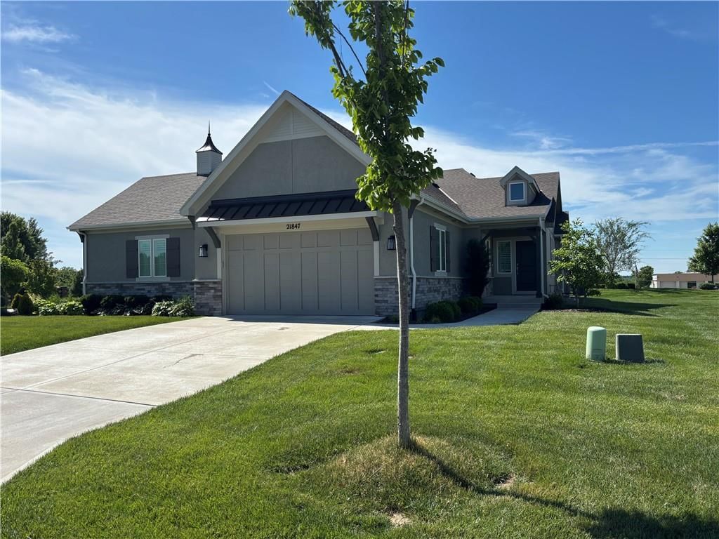 21847 W 82nd Terrace — photo 2