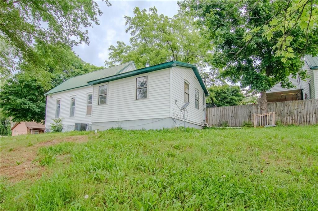 104 W Osage Street, Warsaw, MO