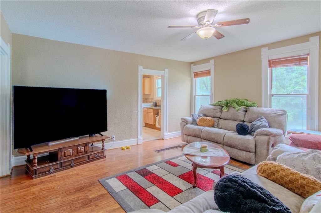 104 W Osage Street — photo 8