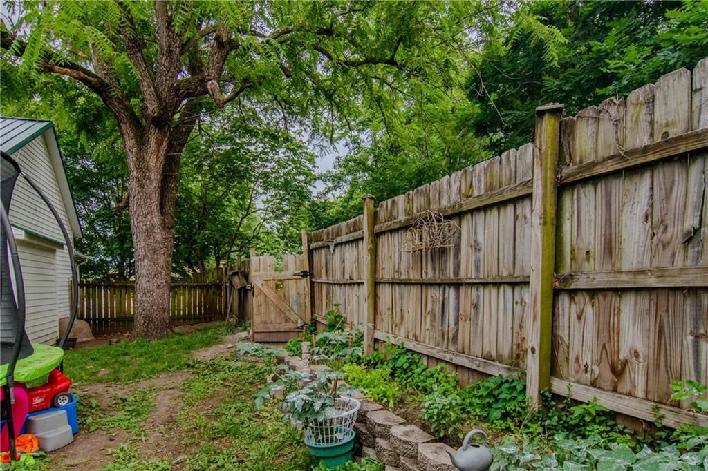 104 W Osage Street — photo 21