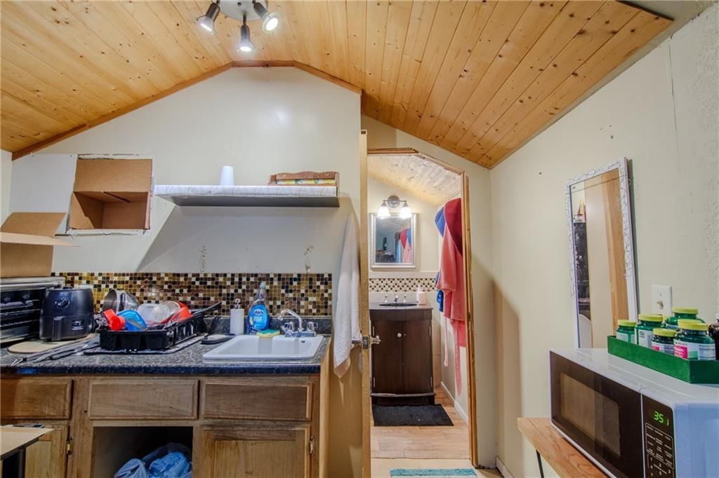 104 W Osage Street — photo 22