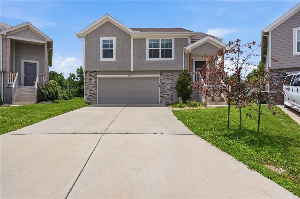 21808 Southcreek Road, Peculiar, MO