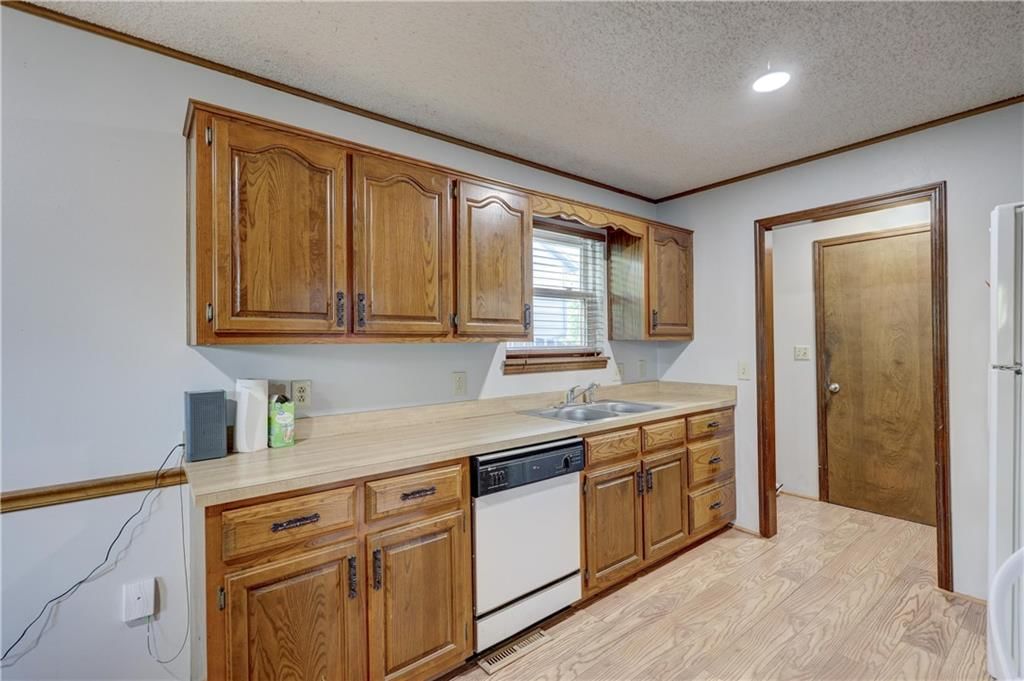 2610 S Taylor Street — photo 11