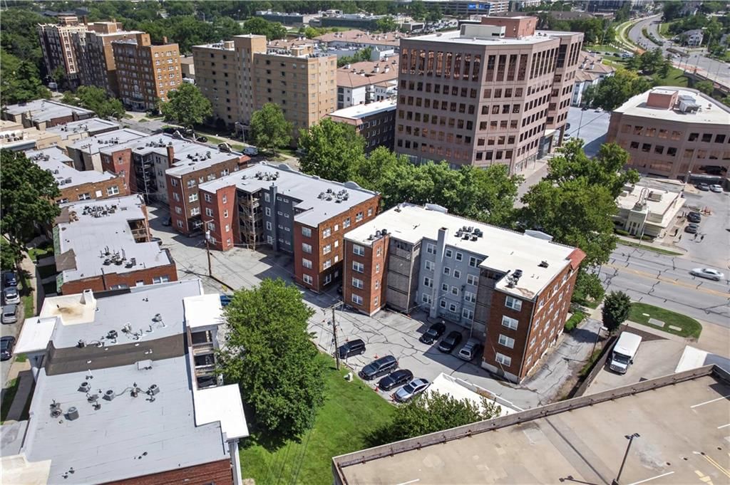 212 Emmanuel Cleaver II Boulevard E — photo 14
