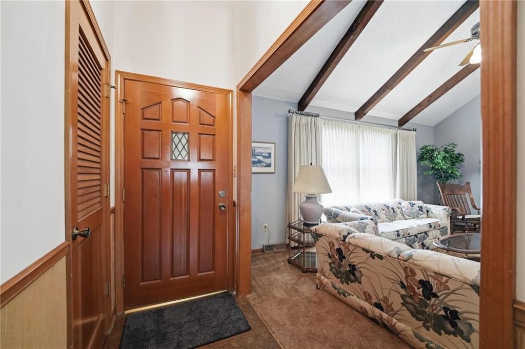 302 NE Noeleen Lane — photo 4