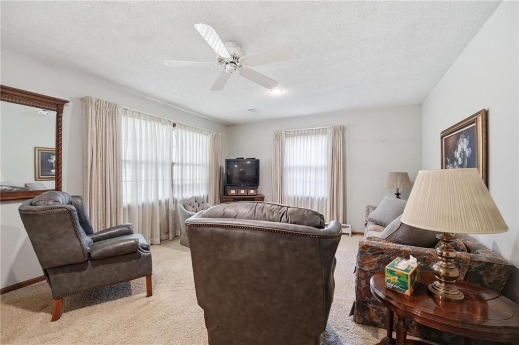 302 NE Noeleen Lane — photo 16