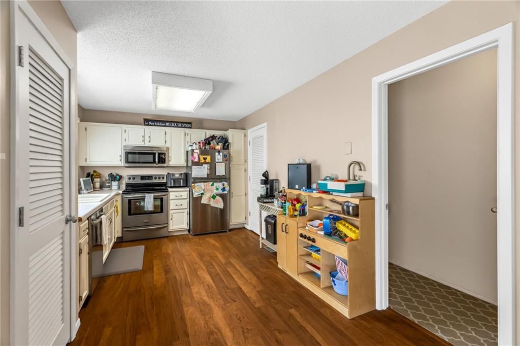 6210 NW 82nd Terrace — photo 9