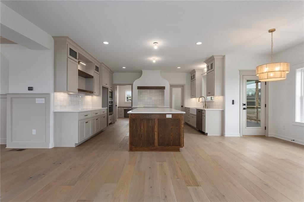5695 Thousand Oaks Drive — photo 5
