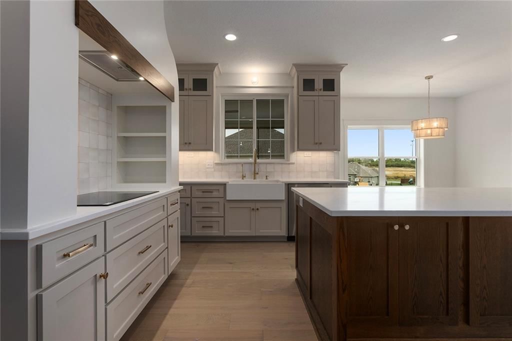 5695 Thousand Oaks Drive — photo 8