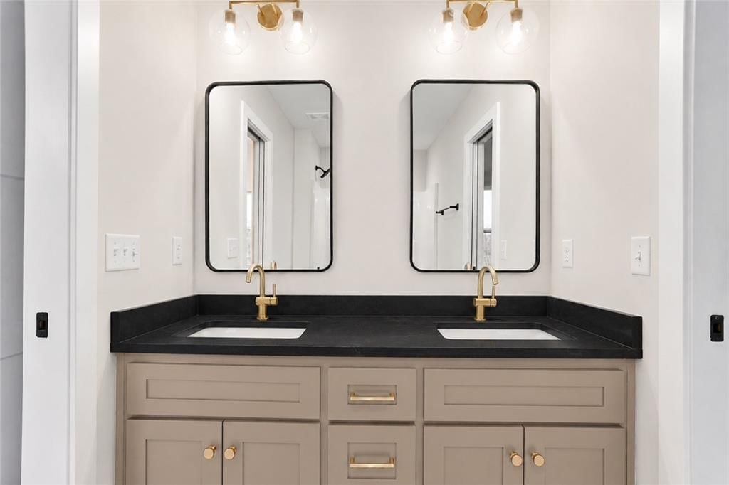 5695 Thousand Oaks Drive — photo 10