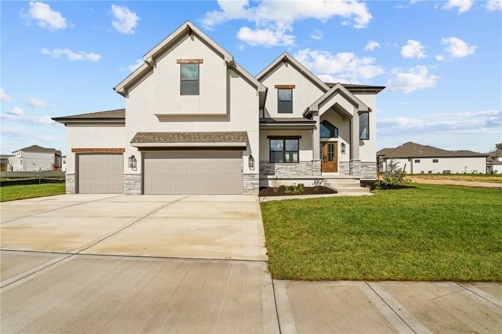 5695 Thousand Oaks Drive, Parkville, MO: listing photo 3