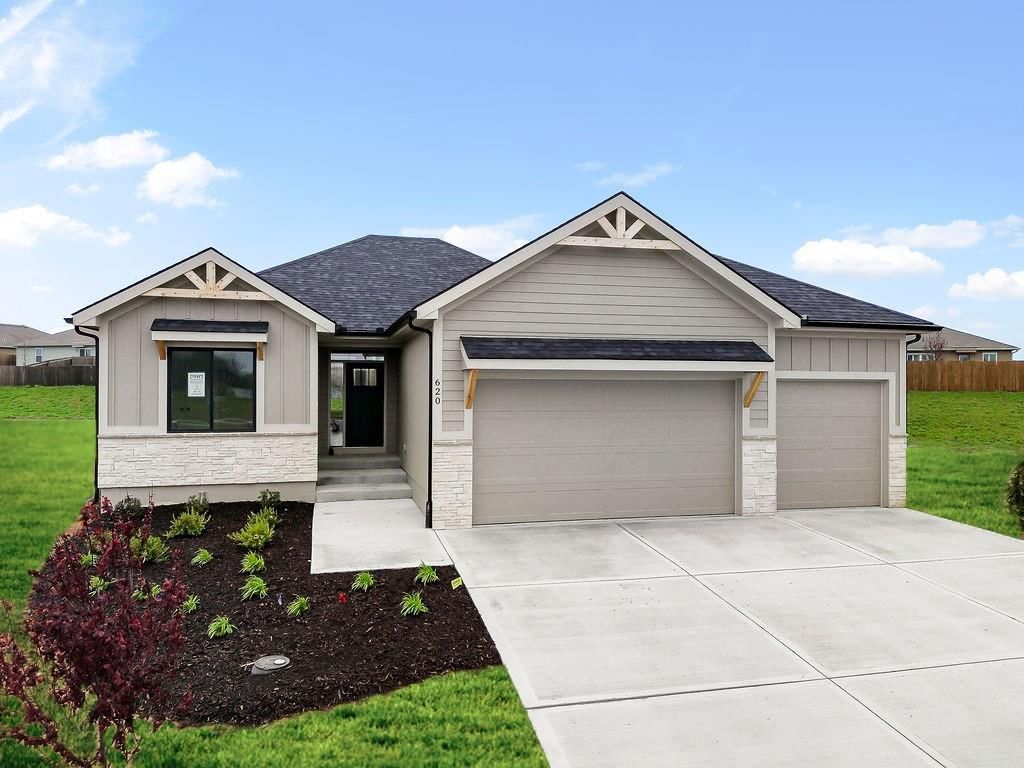 7904 SE Hoot Owl Street — photo 1