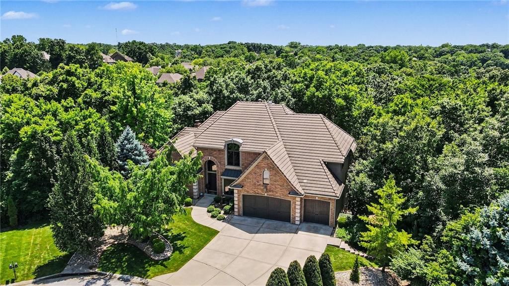 6104 Timberidge Court, Parkville, MO
