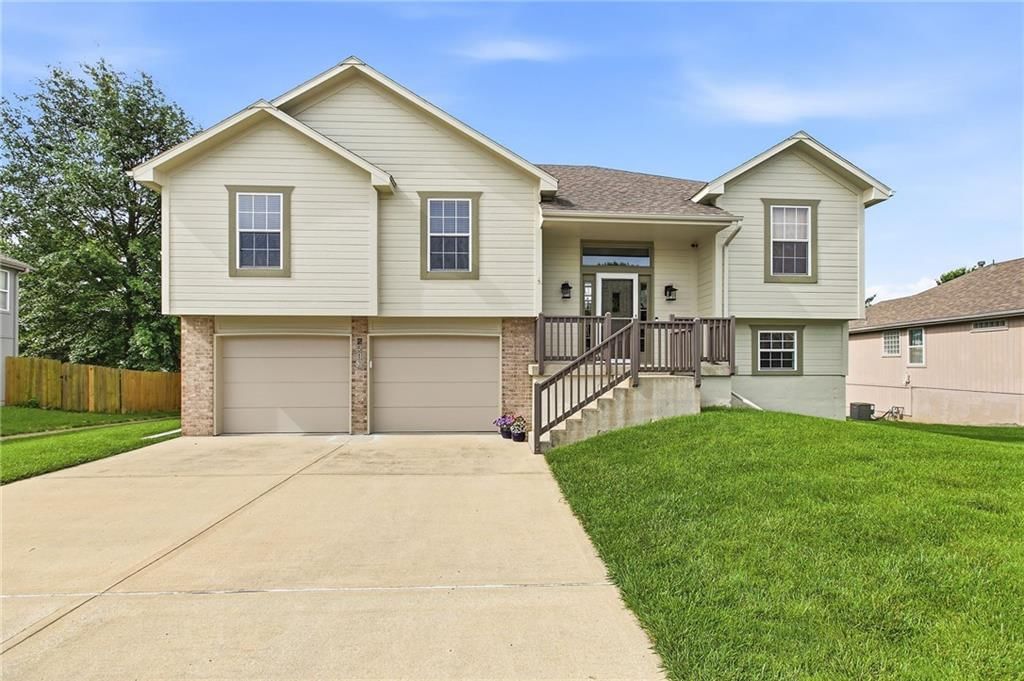 2513 NE Old Paint Road, Lee's Summit, MO