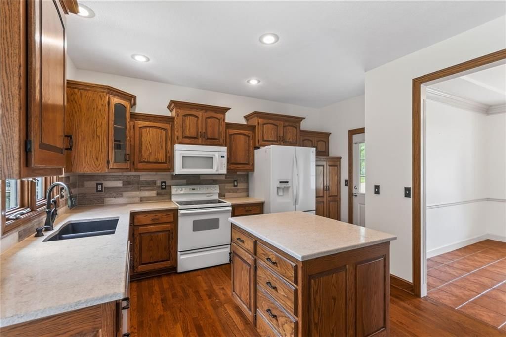 9027 N Manning Avenue — photo 20