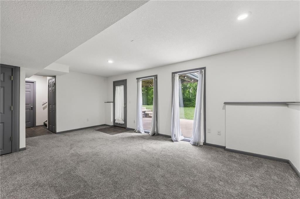 9027 N Manning Avenue — photo 39