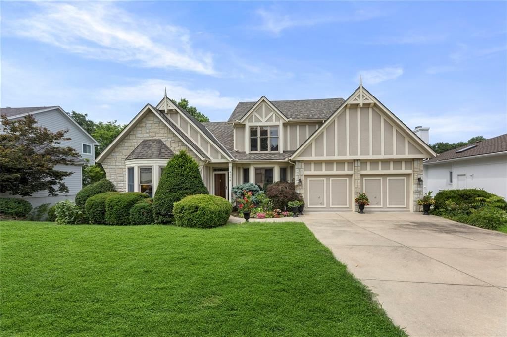 4108 NE Courtney Drive — photo 2
