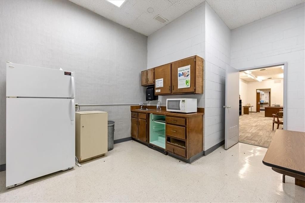 6100 Troost Avenue — photo 18