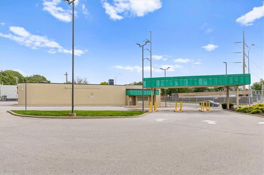 6100 Troost Avenue — photo 23