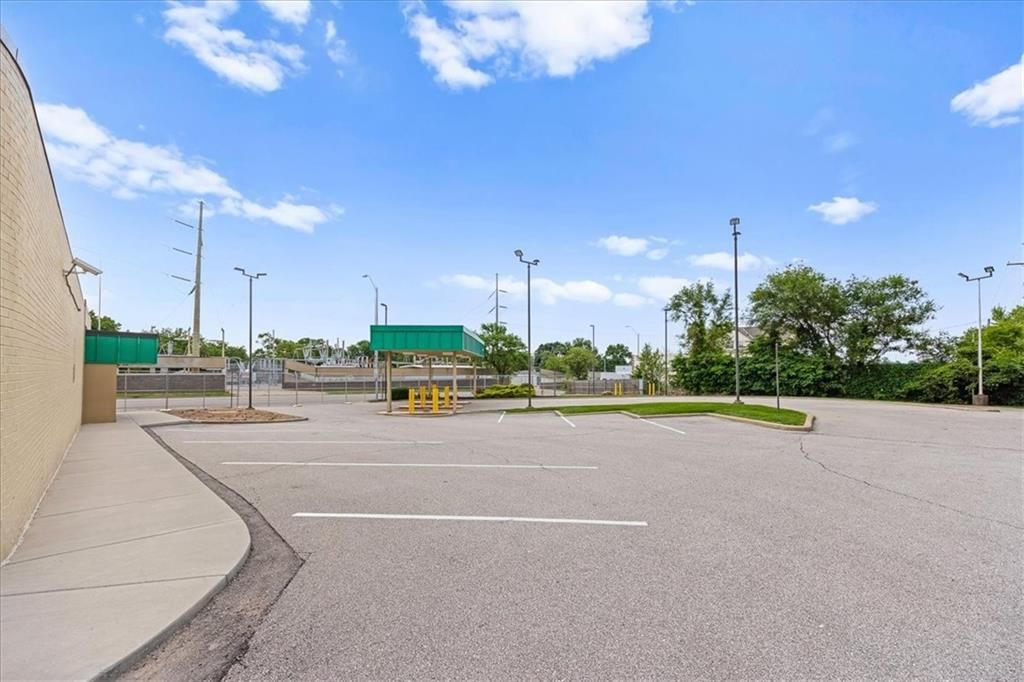 6100 Troost Avenue — photo 32