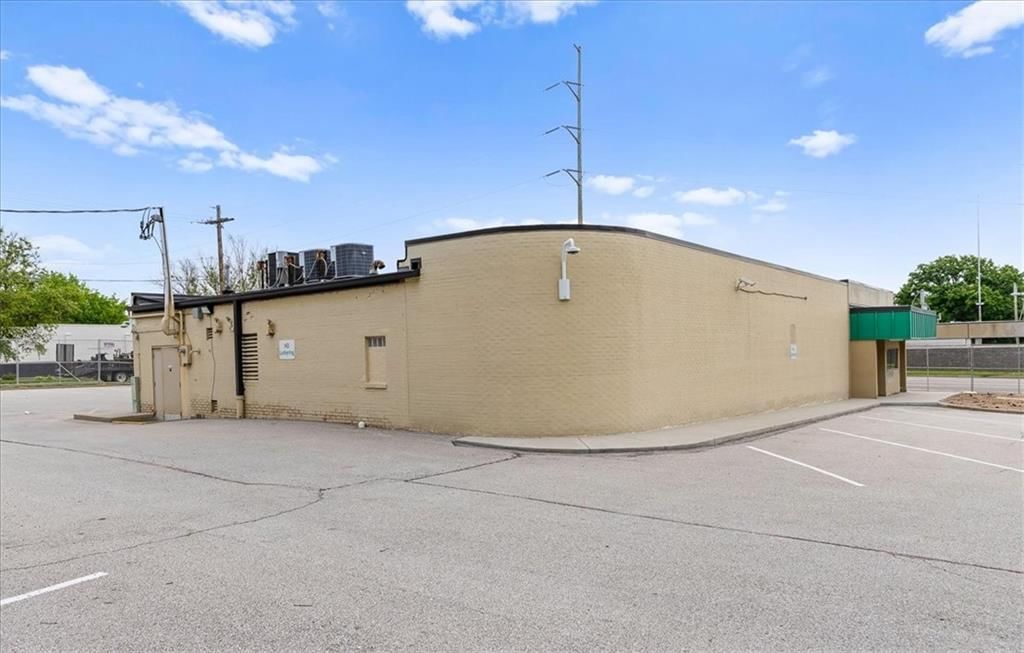 6100 Troost Avenue — photo 33