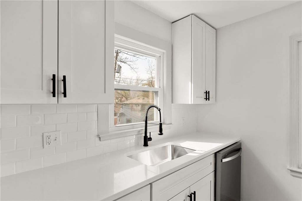 822 E 72nd Street — photo 15