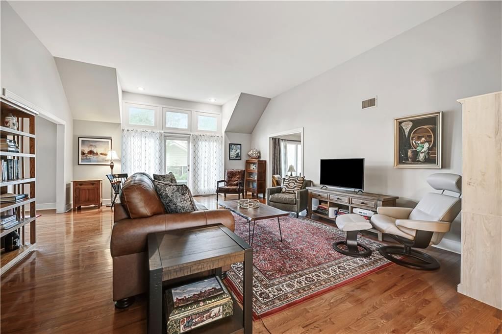 12313 Pembroke Lane — photo 9