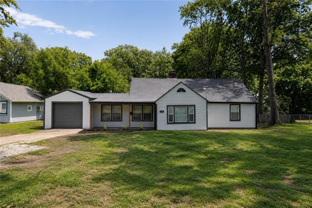 8005 Harris Avenue — photo 1