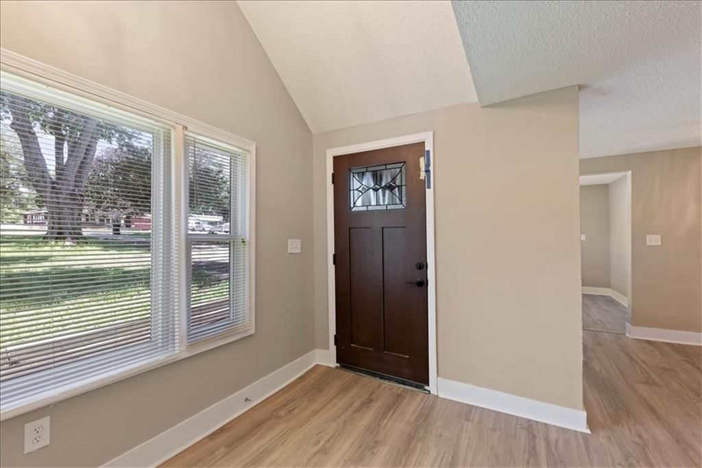 8005 Harris Avenue — photo 2