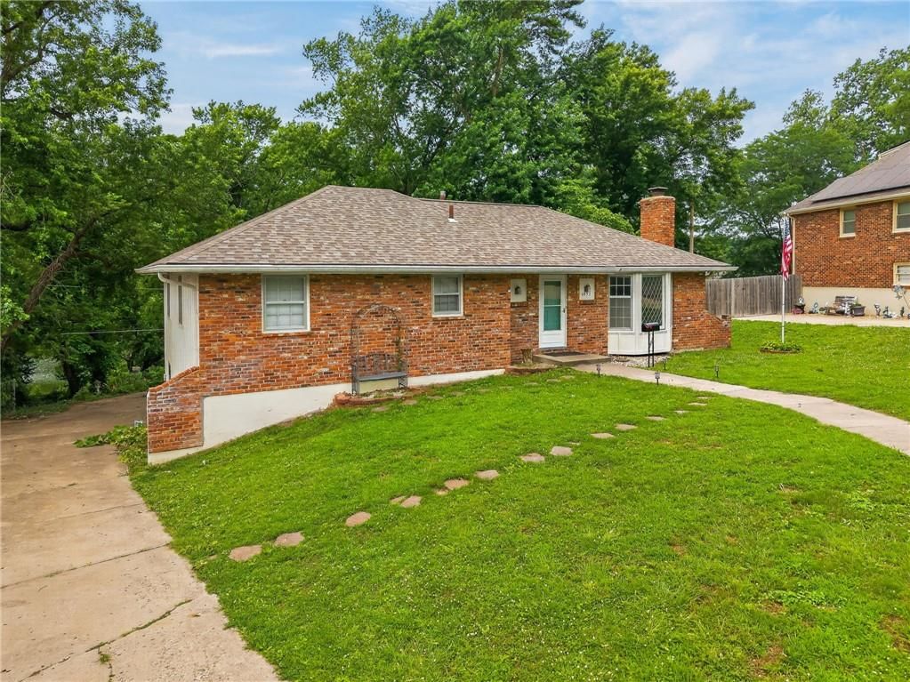 6832 Sterling Avenue — photo 3