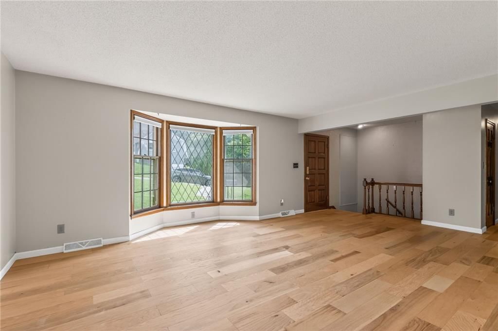 6832 Sterling Avenue — photo 6