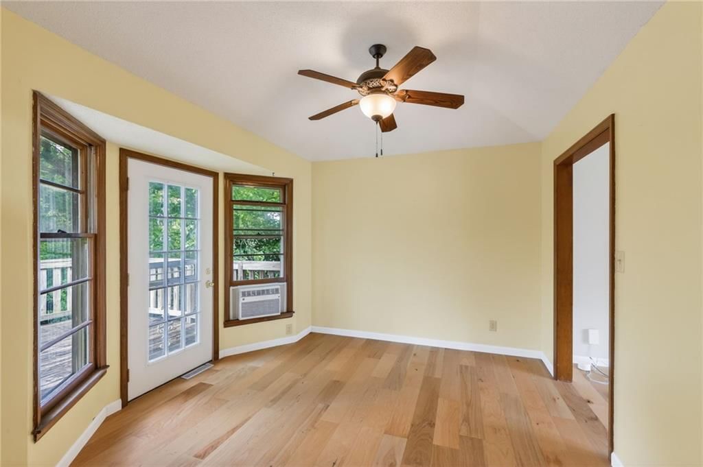 6832 Sterling Avenue — photo 11