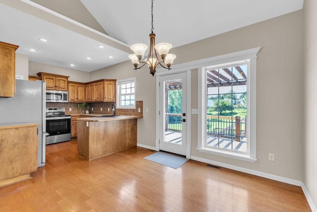 2708 Meadow Ridge Drive — photo 8
