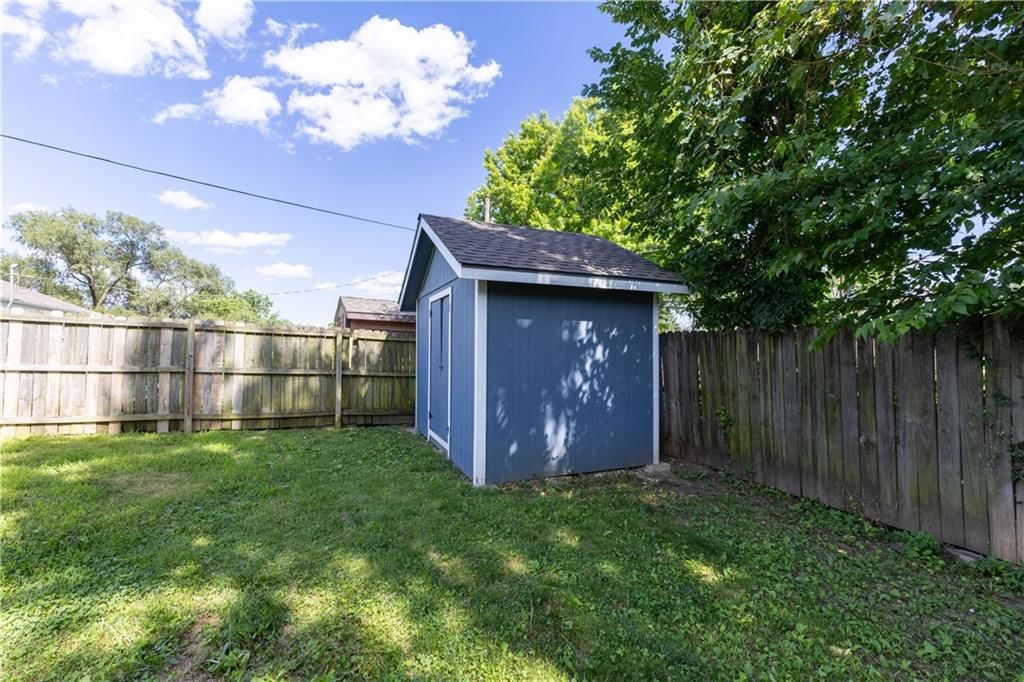 4525 Freeman Avenue — photo 16