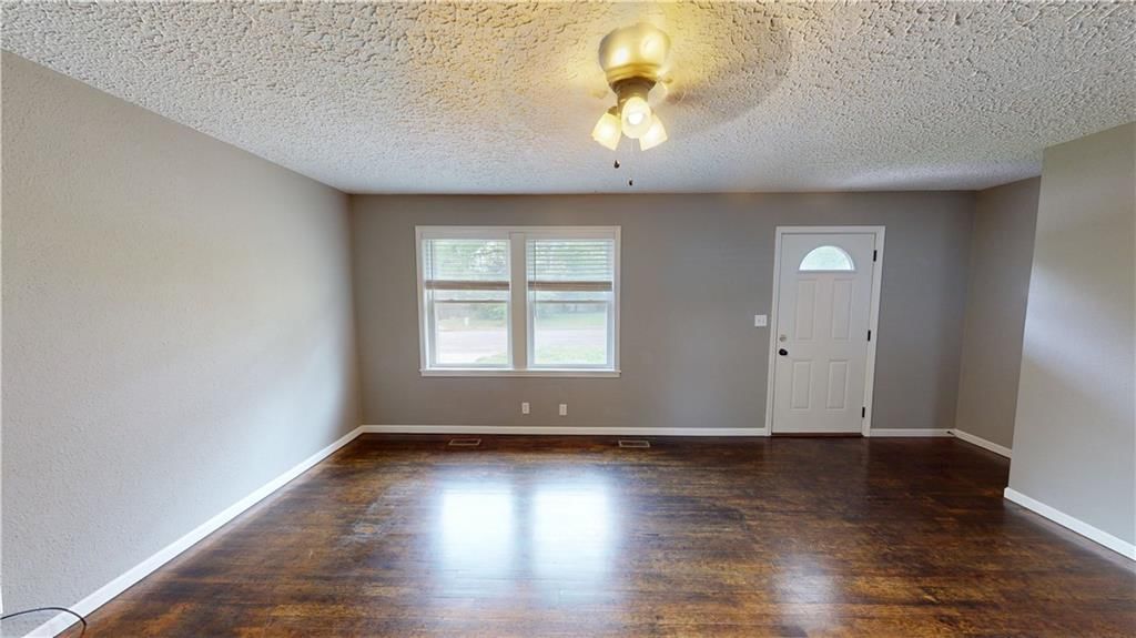 1010 W Douglas Street — photo 3