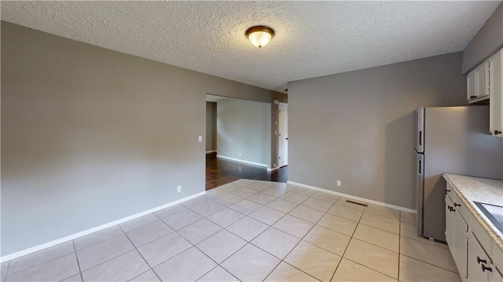 1010 W Douglas Street — photo 9