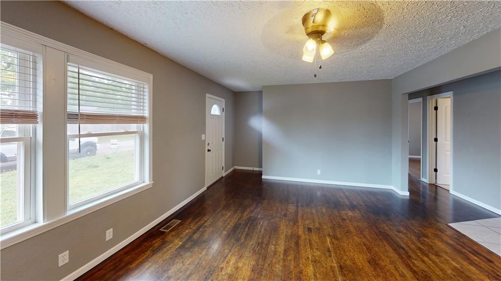 1010 W Douglas Street — photo 10